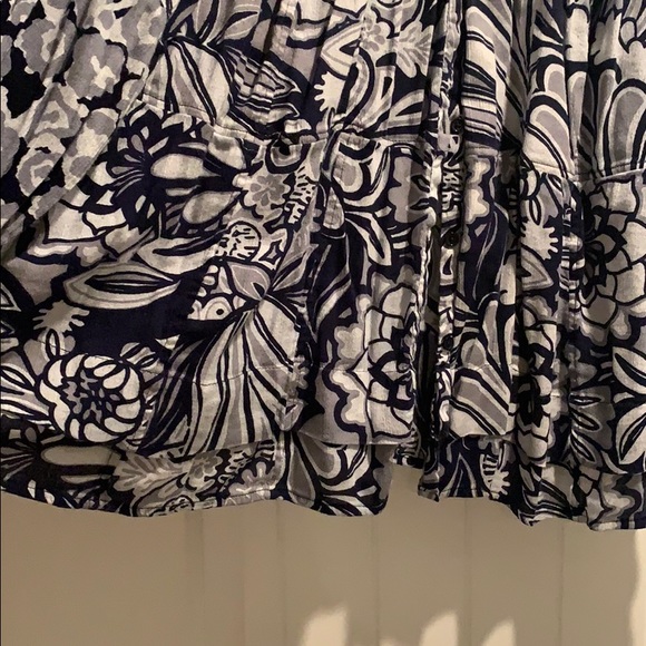 Flowy button down top - Picture 3 of 5